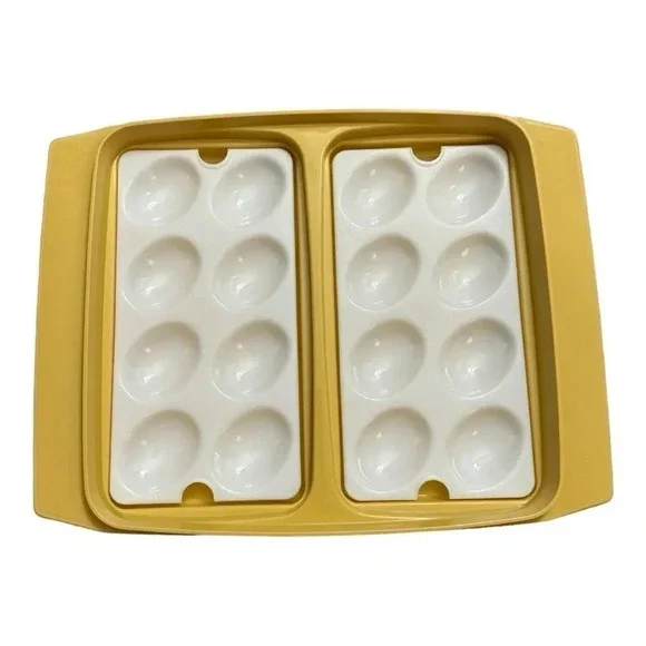Vintage Tupperware Deviled Egg - Picture 2 of 8